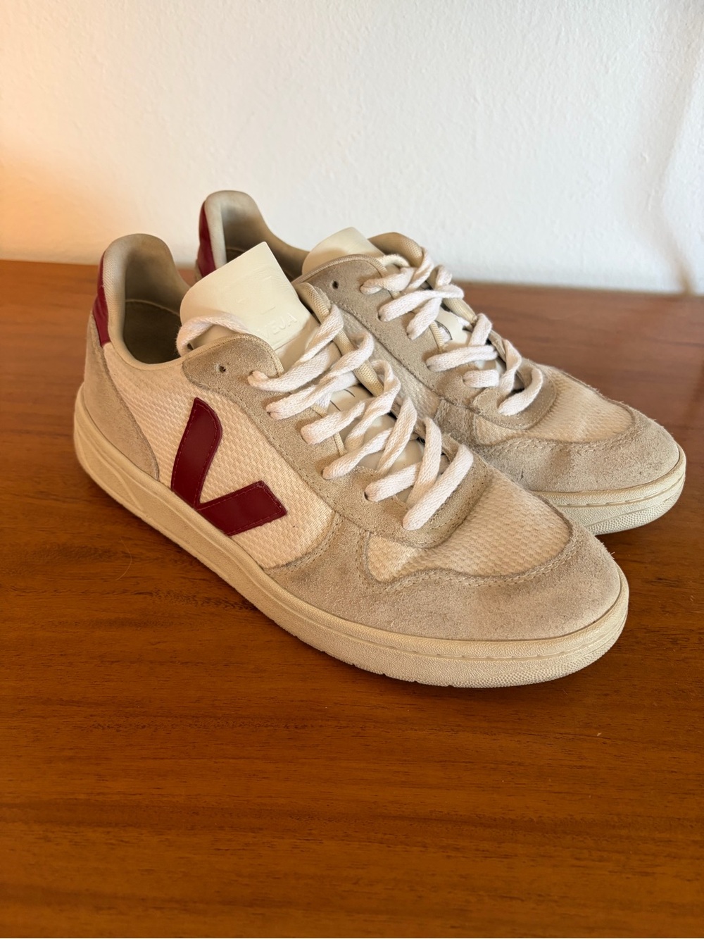 VEJA V-10 Casual Sneaker SIZE 9 - Picture 3 of 4
